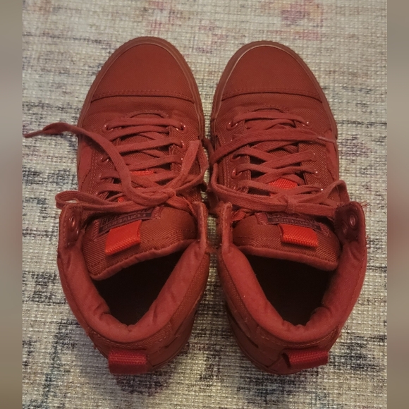 Converse Dark Red/Crimson Sneakers Size M 6.5 W 7.5 - Picture 4 of 5